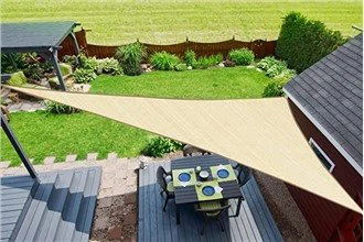 بیرونی آنگن کے لیے مثلث کینوپی شیڈز